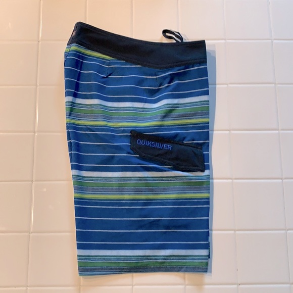 Quiksilver board shorts - Picture 4 of 4